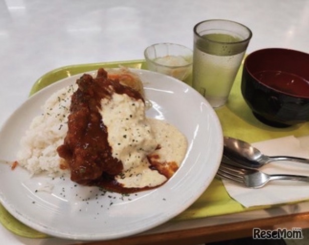 プログラム中には学食体験も