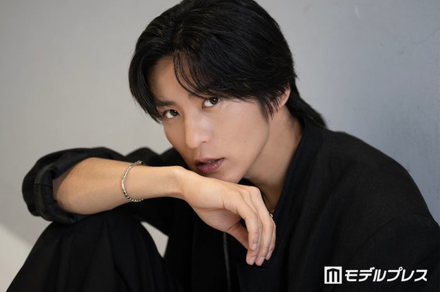 モデルプレスのインタビューに応じた目黒蓮（C）モデルプレス