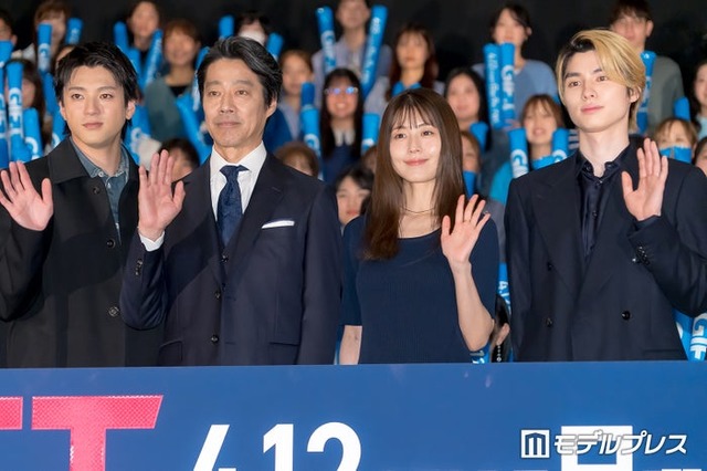 （左から）「ＧＩＦＴ」第1話プレミア試写＆スペシャル舞台挨拶に出席した山田裕貴、堤真一、有村架純、本田響矢（C）モデルプレス