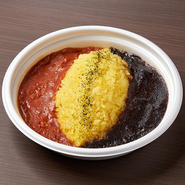 レッド＆ブラックカレー（提供写真）