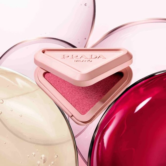プラダ ビューティ、透ける血色感を叶える新チーク「プラダ タッチ」登場