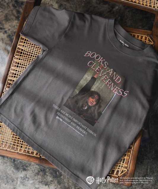 Tシャツ〈18：チャコール/Hermione Granger〉