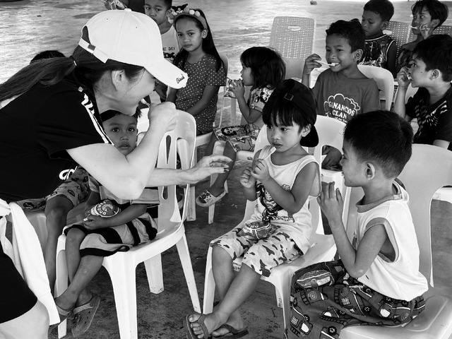 ボランティアに「自己満足」「迷惑」の言葉…。価値観の違いで争わない“品格美”の身につけ方【女性起業家・エミチカ氏が解説】