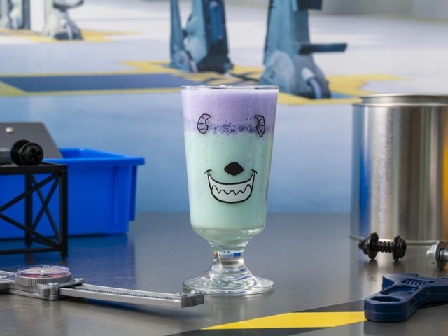＜サリー＞ブルースムージー　　税込1,190円「モンスターズ・インク」OH MY CAFE(C)Disney/Pixar