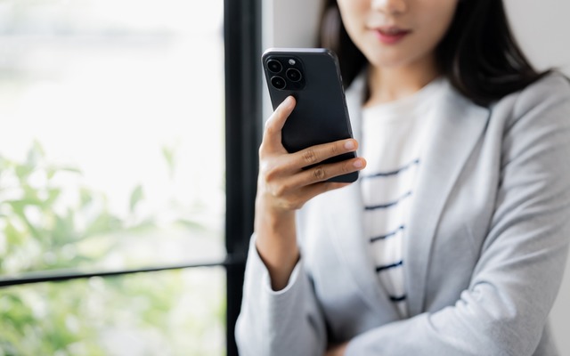 「感じがいい人」は初対面で絶対にしない「スマホの作法」は？【マナー講師監修】