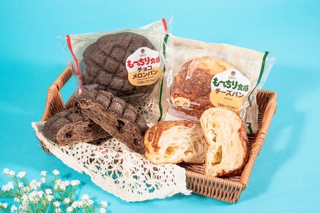 も～っちり食感チョコメロンパン、も～っちり食感チーズパン（提供写真）