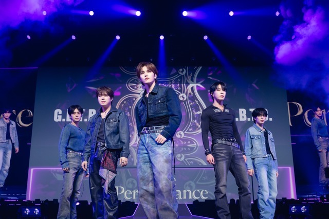 VERIVERY　撮影：田中聖太郎写真事務所