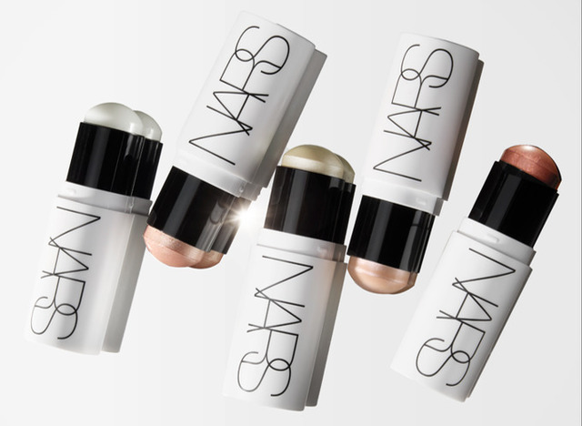NARS、人気の「ライトリフレクティング ルミナイジングパウダー」に待望のスティックタイプが登場