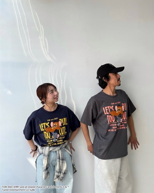 アクリルキーホルダー付　トムとジェリーTシャツ　￥2,450（税込価格 ￥2,695)
