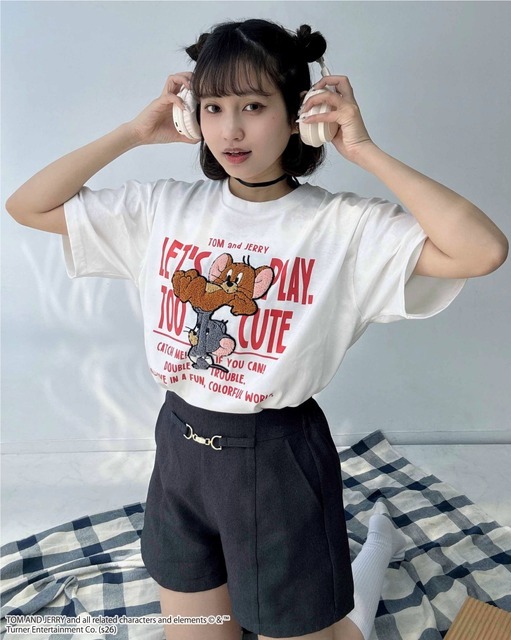 アクリルキーホルダー付　トムとジェリーTシャツ　￥2,450（税込価格 ￥2,695)
