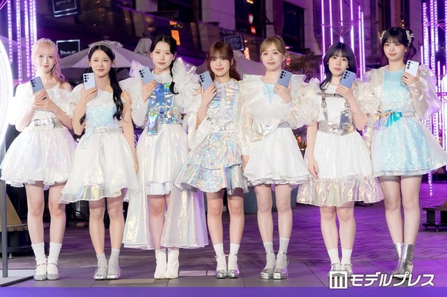 点灯式に出席したME:I／SUZU、MIU、MOMONA、TSUZUMI、KEIKO、AYANE、RINON（C）モデルプレス