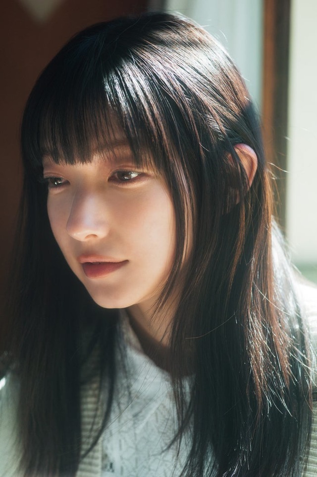 大園玲：撮影／ 細居幸次郎、スタイリング／優哉、ヘアメイク／田村直子、デザイン／松本麻実（GROSVENOR design.）