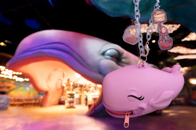 スリーピーホエール・ショップ　バッグチャーム　東京ディズニーシー25周年“スパークリング・ジュビリー”©Disney ©Disney/Pixar