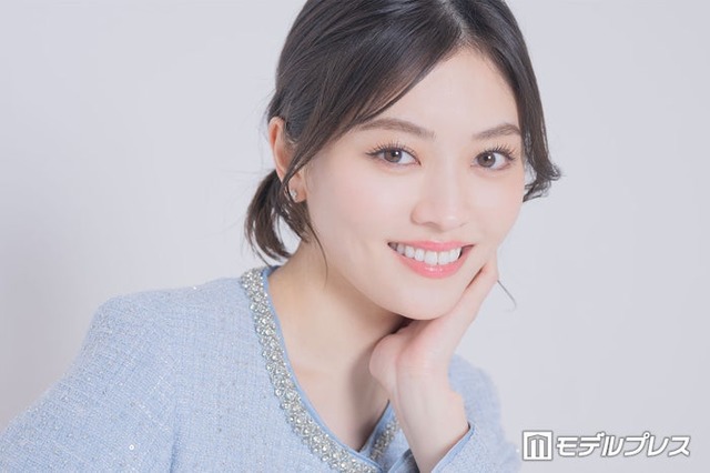 モデルプレスのインタビューに応じた平松里菜（C）モデルプレス