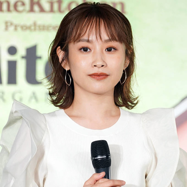 高橋愛「よく使ってます」髪色に合わせて愛用するお気に入りアイライナー