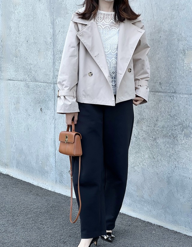 156でキッズサイズをセレクト。着心地とシルエットが優秀な【ユニクロ】パンツでつくるショートトレンチスタイル【40代の毎日コーデ】