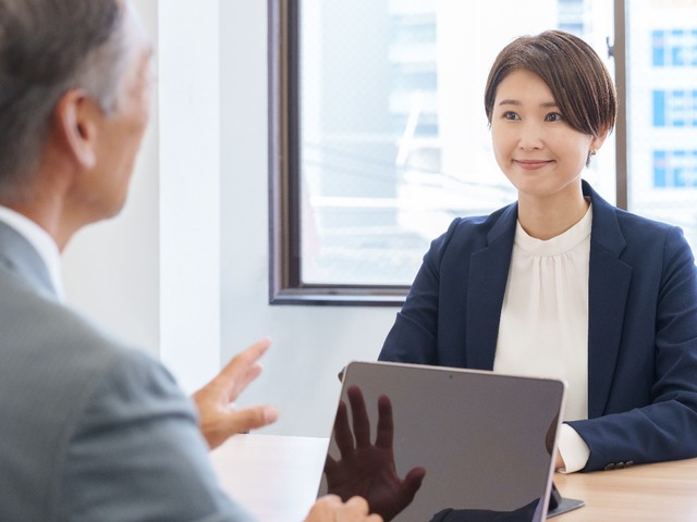 年上の部下に「遠慮」しすぎていませんか？関係をこじらせない「役割で伝える」会話術