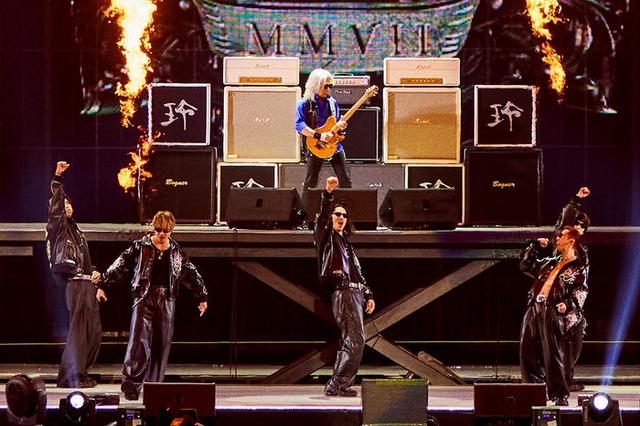 （上段）松本孝弘 （下段：左から）小林直己 / EXILE TAKAHIRO / EXILE AKIRA / EXILE ATSUSHI / EXILE NAOTO（提供写真）