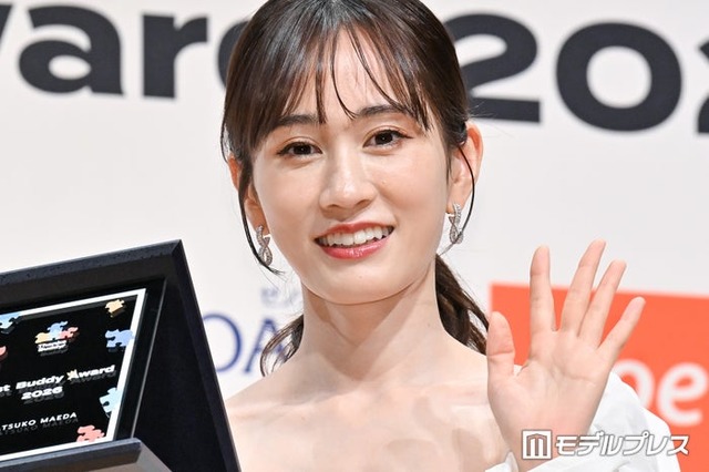 「ベストバディアワード」を受賞し喜びの笑みを浮かべる前田敦子（C）モデルプレス