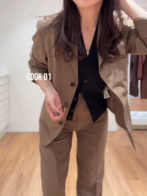 上下【ユニクロU】のセットアップジャケットスタイル。クールにこなれる秘訣は黒のインナー使い【40代の毎日コーデ】