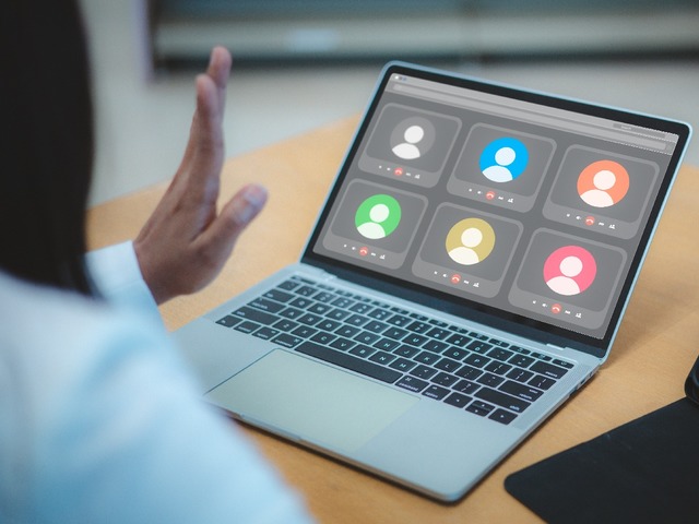 「言わなくてもわかるでしょ」と思ってない？リモート会議の顔出しする・しない問題、世代間の違いとは？【専門家が解説】