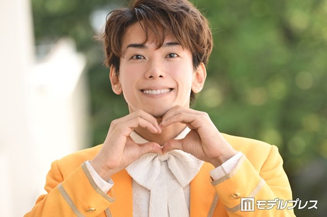 モデルプレスの取材に応じたじん（C）モデルプレス