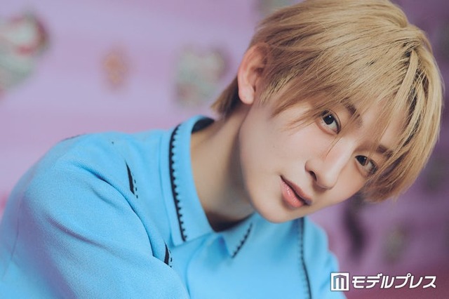 モデルプレスのインタビューに応じたNAOYA（MAZZEL）（C）モデルプレス