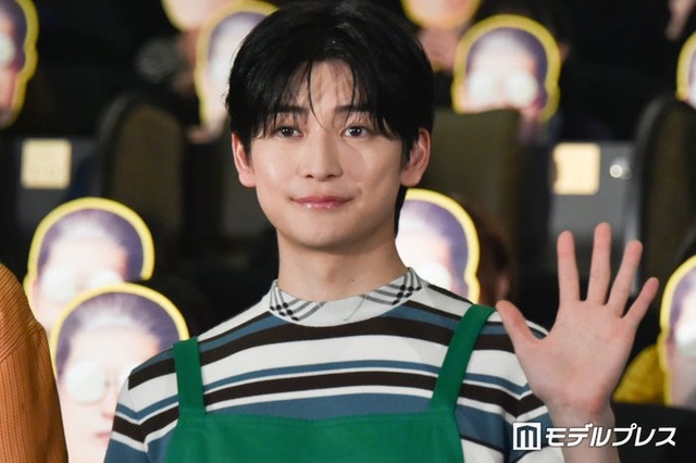 レジ打ちが遅くて春日部で名を馳せていた高橋文哉（C）モデルプレス