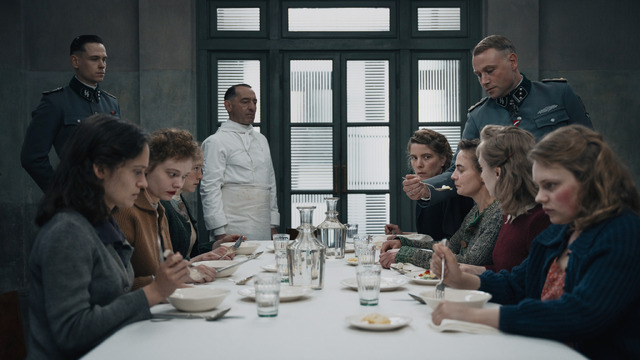 『ヒトラーの毒見役』©2025 Lumière & Co. / Tarantula / Tellfilm / Vision