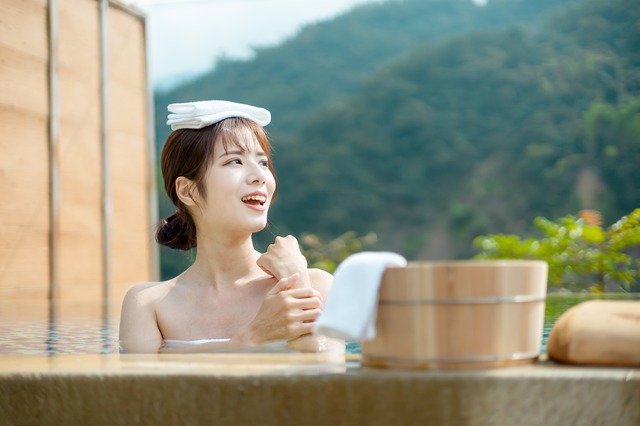 温泉旅行でビックリ！ 男性が「育ちが悪い」と感じる40代女性のお風呂マナー【GWベストセレクション】