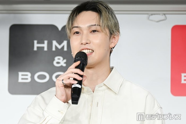 1st写真集「LIVING FOR」刊行イベントに登壇した堀夏喜（C）モデルプレス