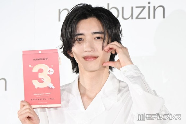 ライブではファンに肌の毛穴まで見られている道枝駿佑（C）モデルプレス