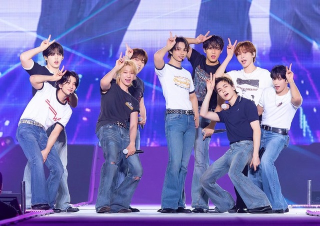 SEVENTEEN（P）＆（C） PLEDIS Entertainment