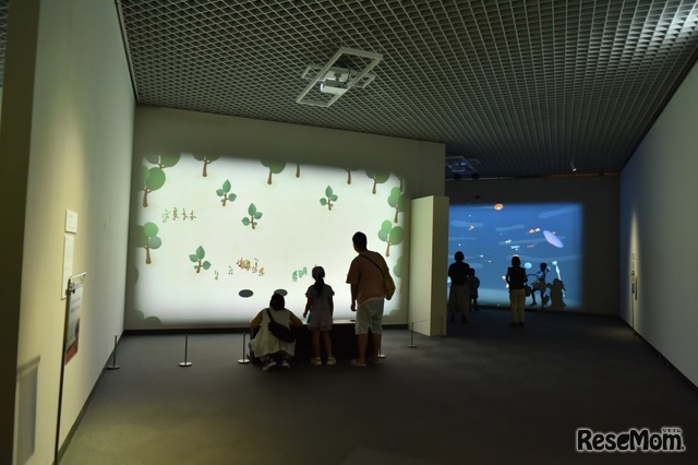 過去の巡回会場での展示風景