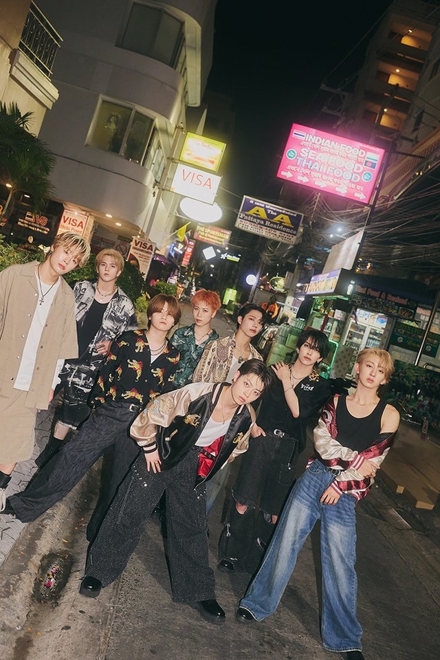 MAZZEL／「MAZZEL 1st photobook with ZEAL」表紙カット（提供写真）