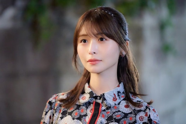 長濱ねる「10回切って倒れない木はない」第6話（C）日本テレビ