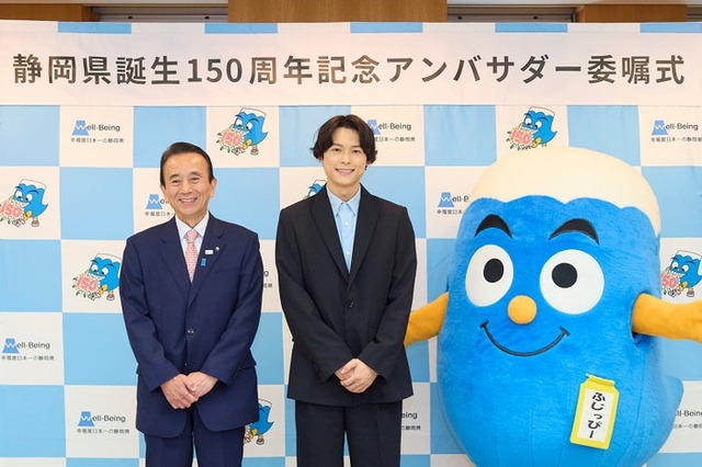 鈴木康友氏、松村北斗（提供写真）