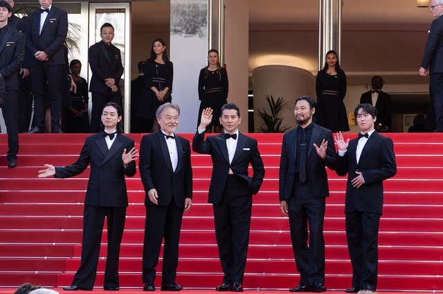 菅田将暉、黒澤清監督、本木雅弘、青木崇高、宮舘涼太（C）Kazuko Wakayama