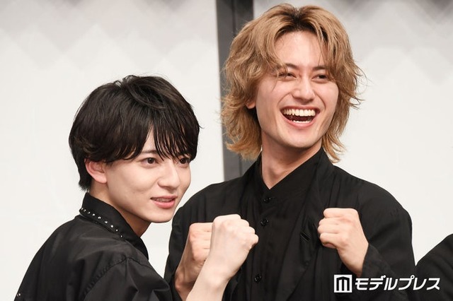 「最強漢小島健伝説」というクセのあるチャンネルでYouTuberを目指している小島健、そんな小島と友達になりたい西村拓哉（C）モデルプレス