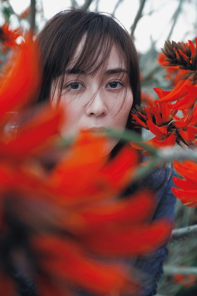 比嘉愛未／撮影：三宮幹史／『比嘉愛未エッセイ集 またね。』（6月10日発売／講談社）より