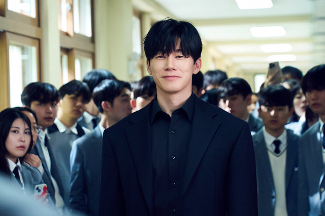 Netflixシリーズ「鉄槌教師」6月5日独占配信