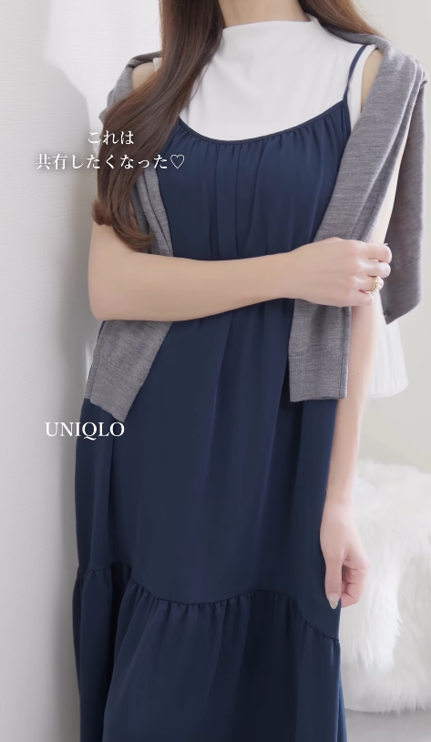 シルエットがキレイな【ユニクロ】ティアードワンピ。甘すぎずにキマる大人のワンピスタイル【40代の毎日コーデ】