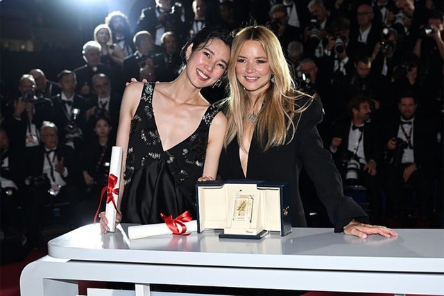 岡本多緒、ヴィルジニー・エフィラ／Kate-Green-Getty-Images-Entertainment