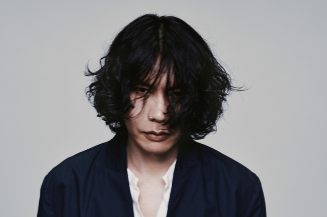 米津玄師 「夜鷹」アーティスト写真　Photo by Yohji Uchida