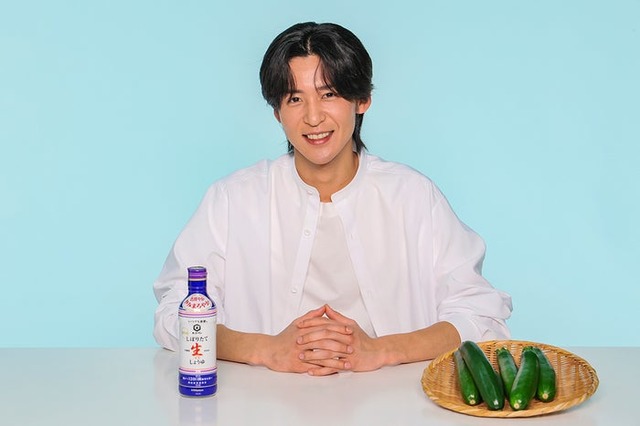 目黒蓮／キッコーマン「いつでも新鮮 しぼりたて生しょうゆ）」新レシピ動画オフショット（提供写真）