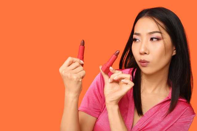 あちゃー！シワ、たるみが悪目立ちしてますよ！40代がトレンドコスメを使うときの落とし穴