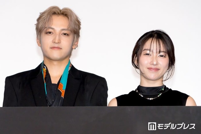 映画「死神バーバー」完成披露試写会に出席した日穏、桜井日奈子（C）モデルプレス