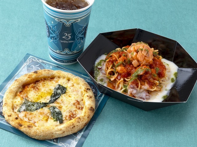 夏にぴったりのメニュー©Disney