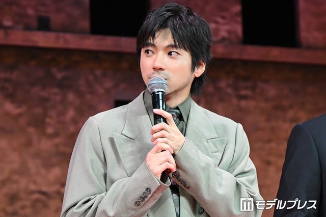 共演者からツッコまれ慌てふためく山田裕貴（C）モデルプレス