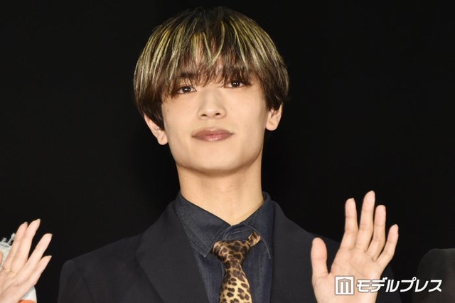 大橋和也の金髪メッシュを引き継いでみたが髪がチリチリになった高橋恭平（C）モデルプレス